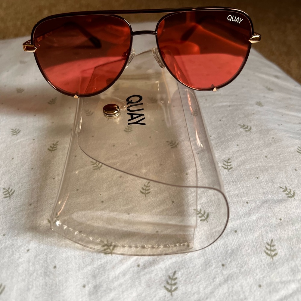 Quay High Key medium Sunglasses- Bronze-Brown Pink. Like new!